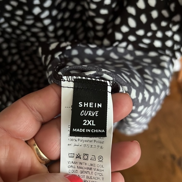 S H E I N Curve Black/White Design Ruffle Sleeve Top w/Tie Back, Size 2XL, NWOT, - Picture 5 of 5